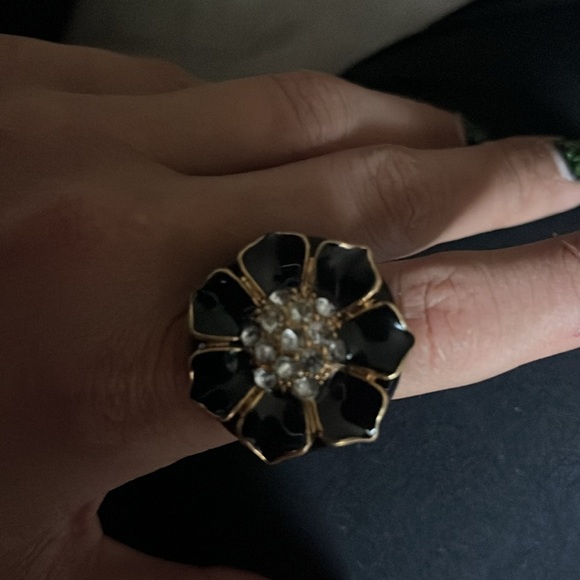 Big flower ring - Picture 2 of 2